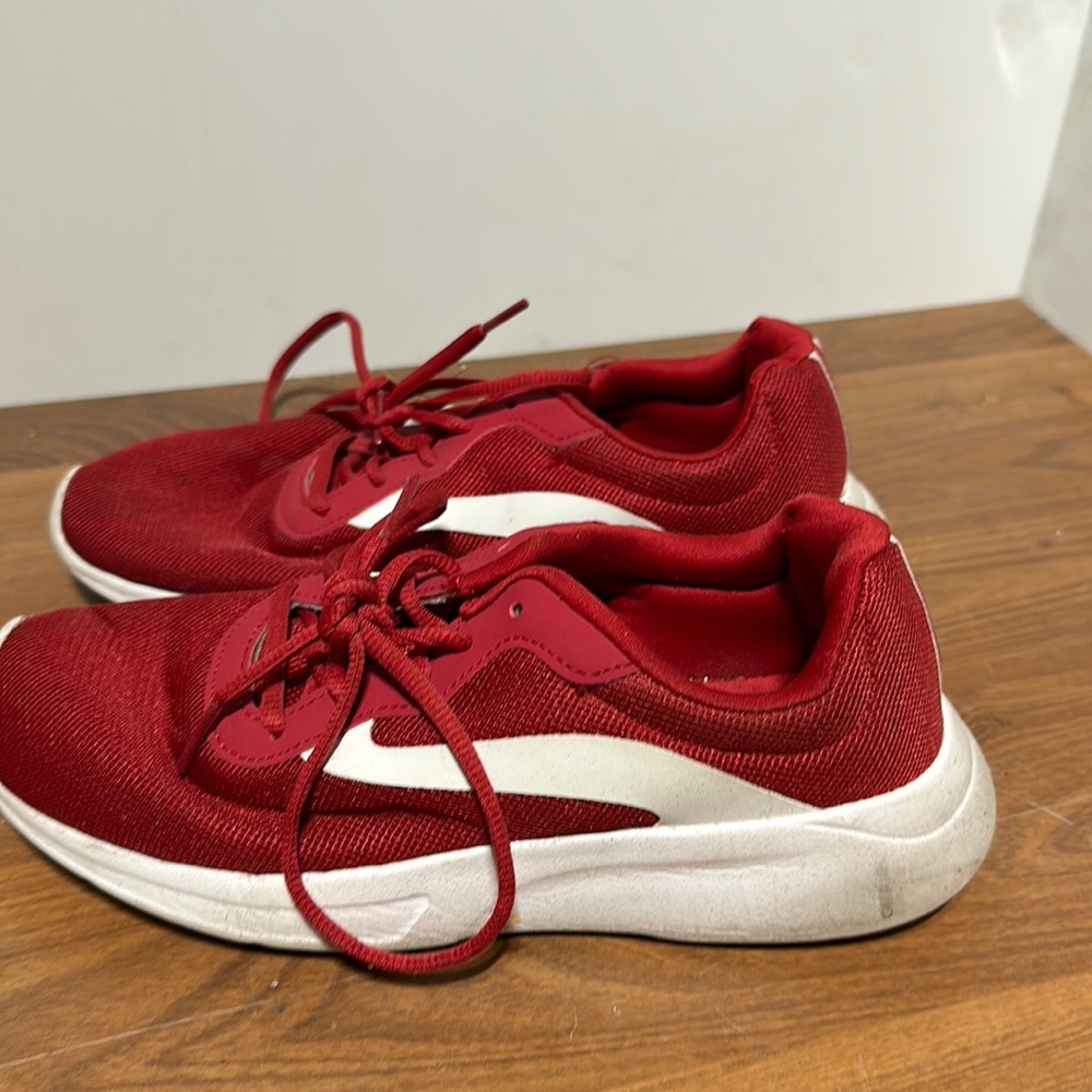 7W tennis shoe